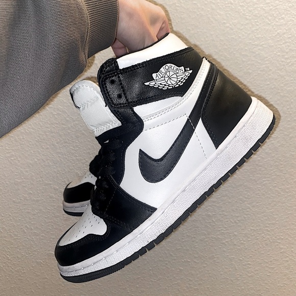 Nike Air Jordan 1 Retro High - Picture 3 of 6
